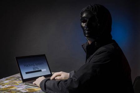 黑客入侵电脑看成人网站(电脑黑客入侵的先决条件是)